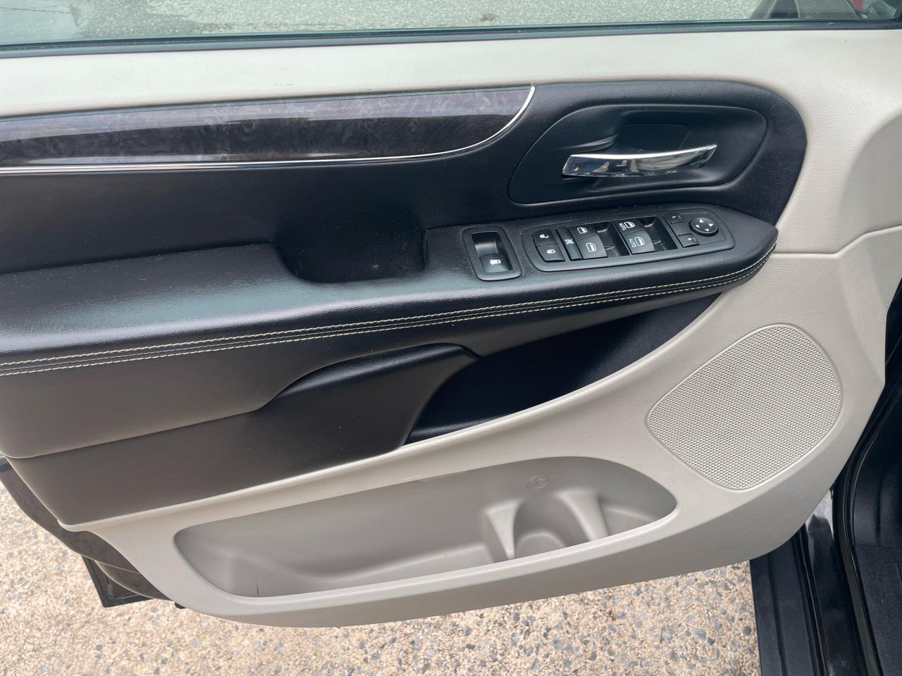 Chrysler Town & Country Touring-L 2013