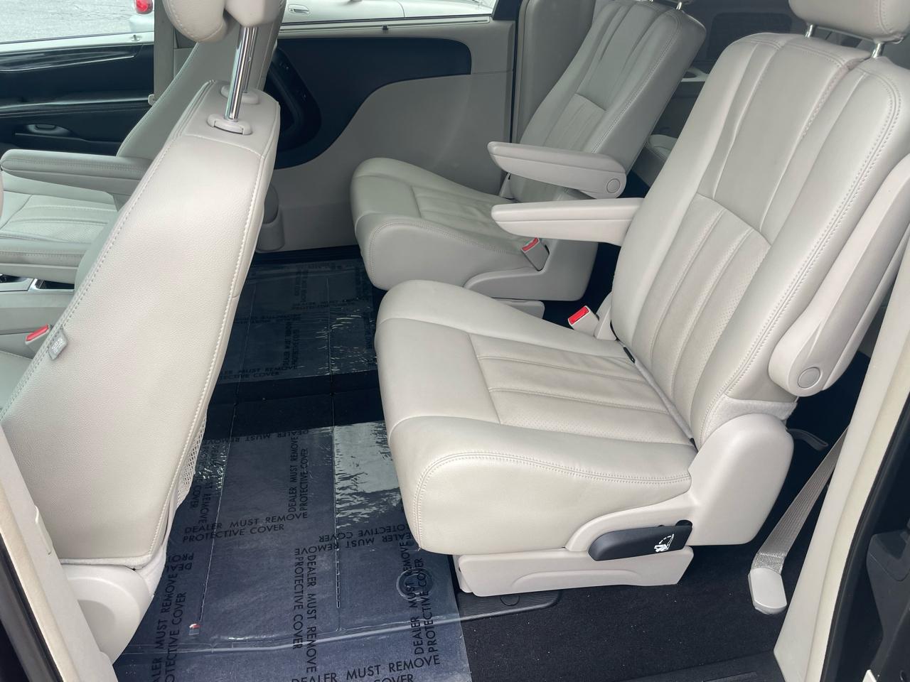 Chrysler Town & Country Touring-L 2013