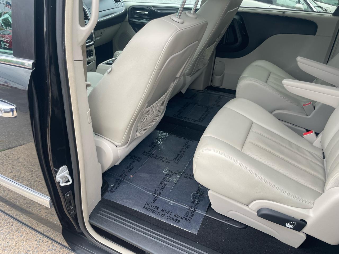 Chrysler Town & Country Touring-L 2013