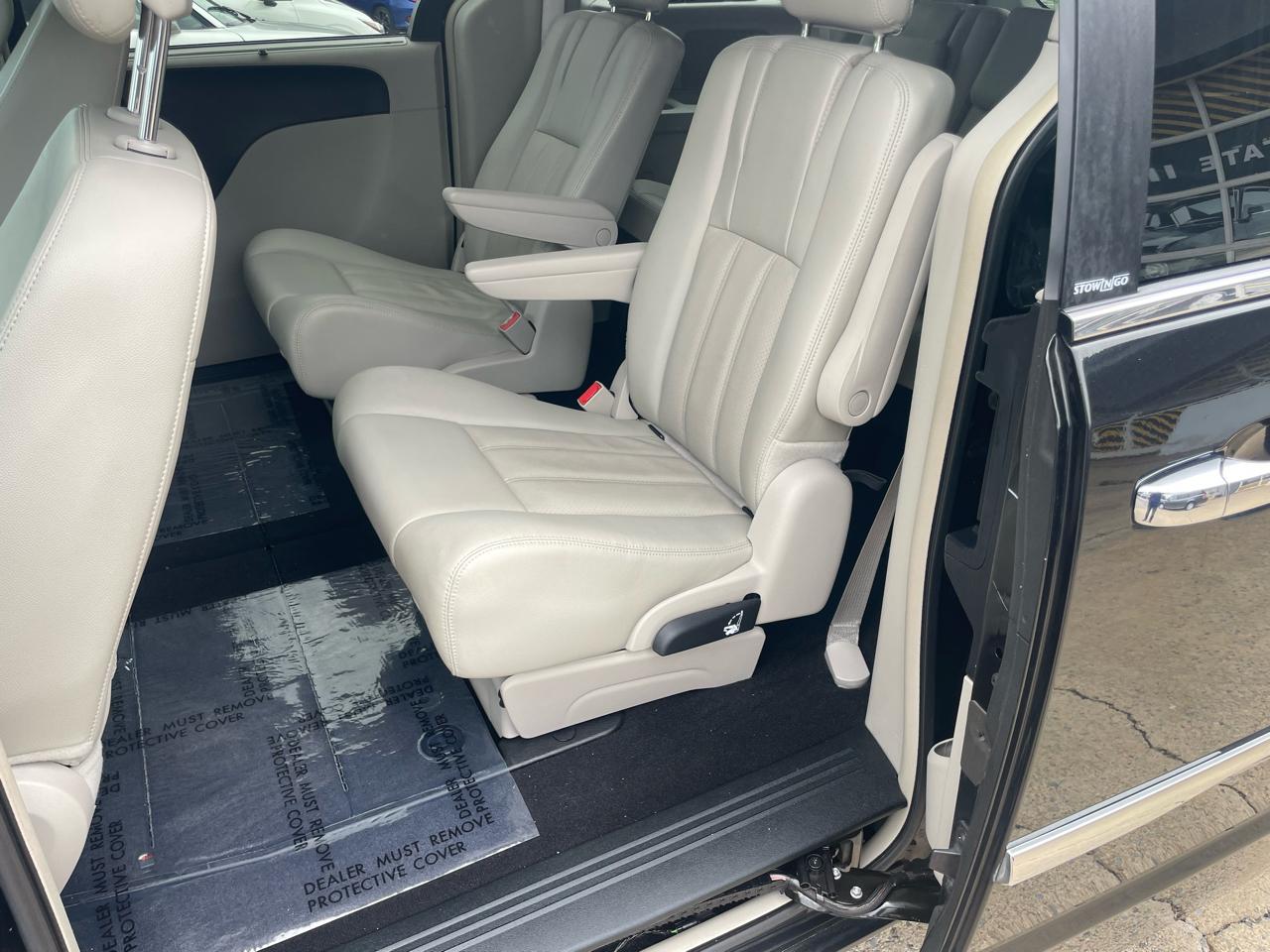 Chrysler Town & Country Touring-L 2013