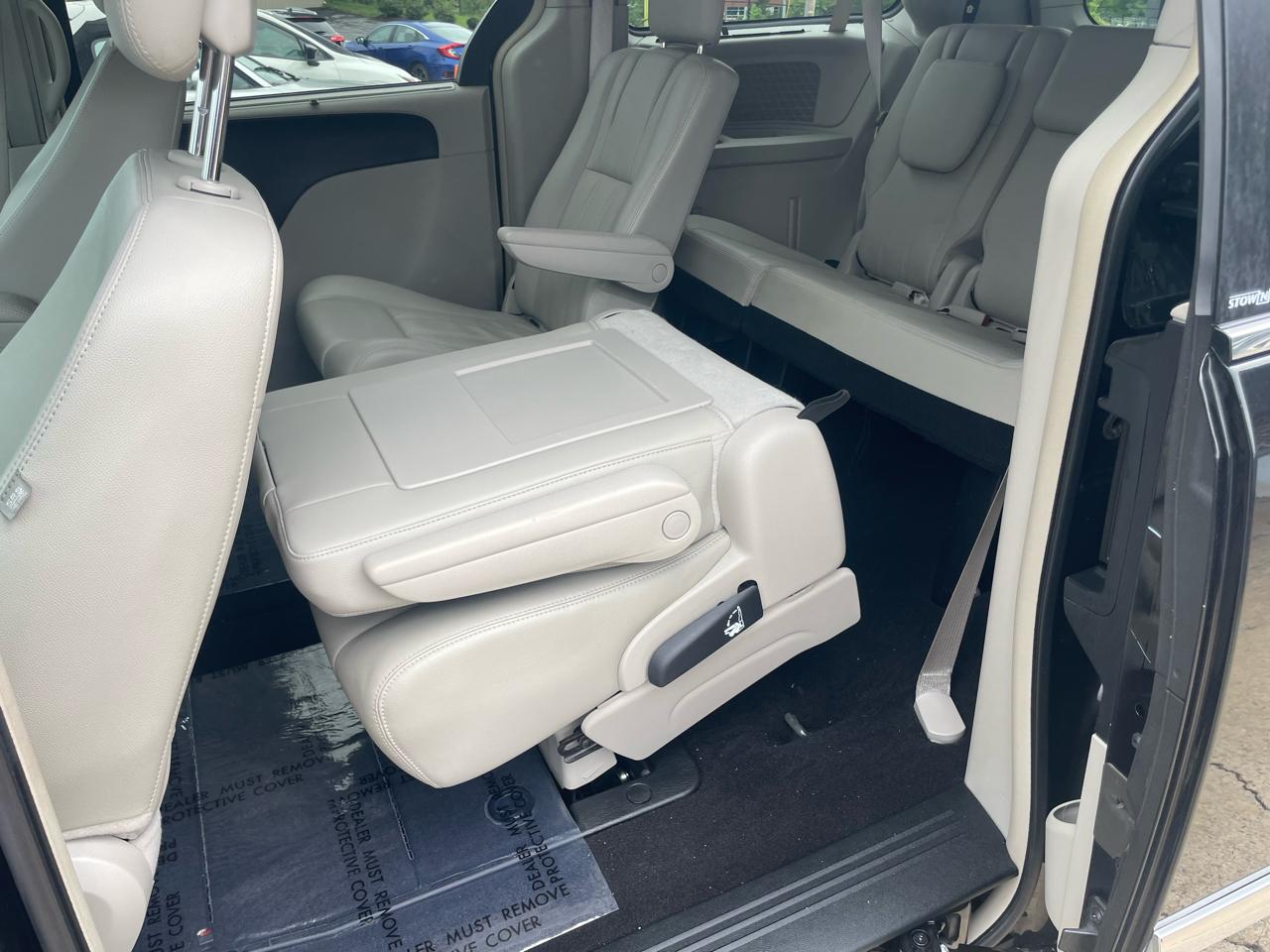Chrysler Town & Country Touring-L 2013