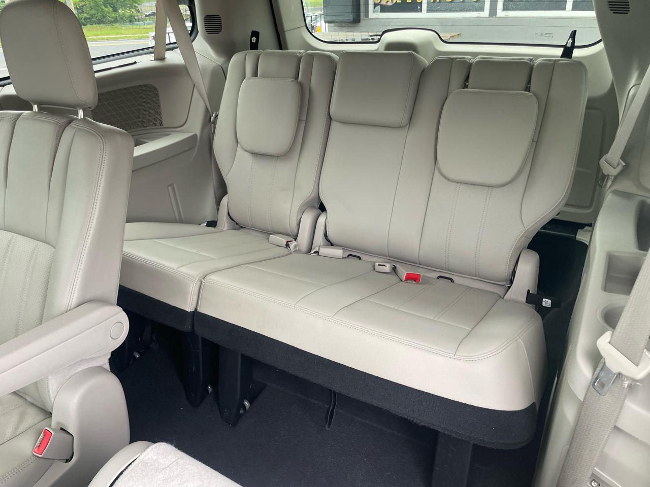 Chrysler Town & Country Touring-L 2013