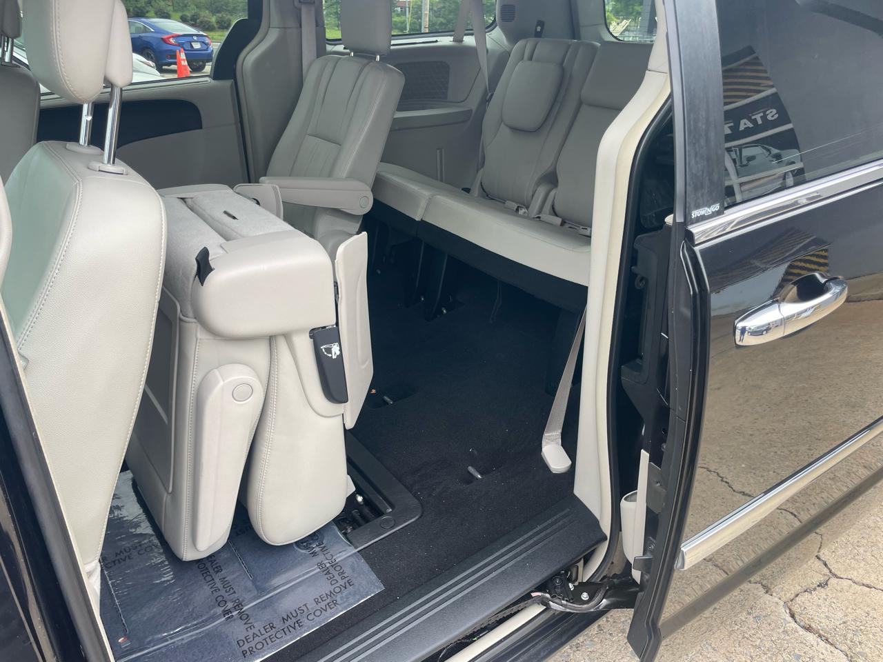 Chrysler Town & Country Touring-L 2013