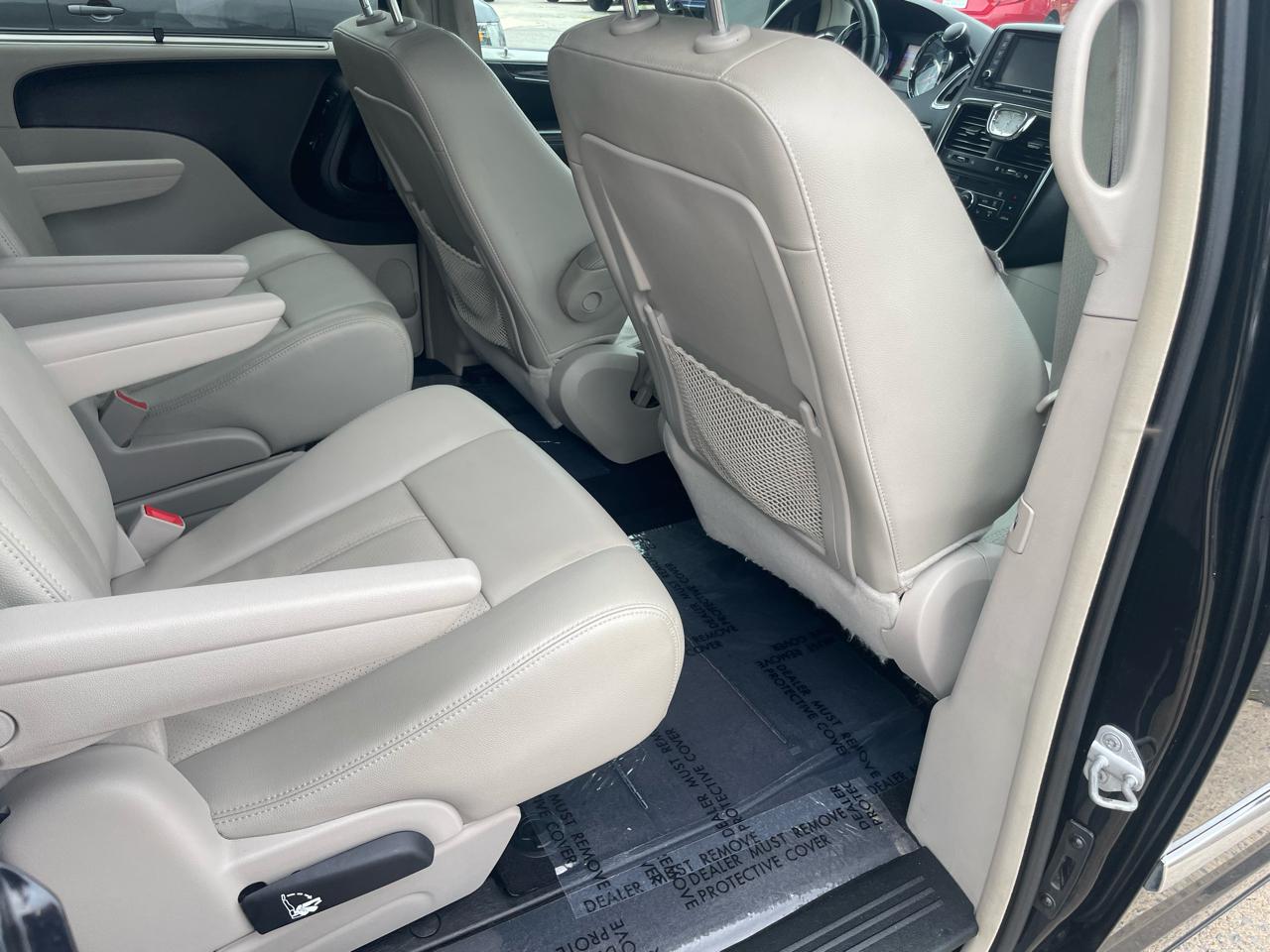 Chrysler Town & Country Touring-L 2013
