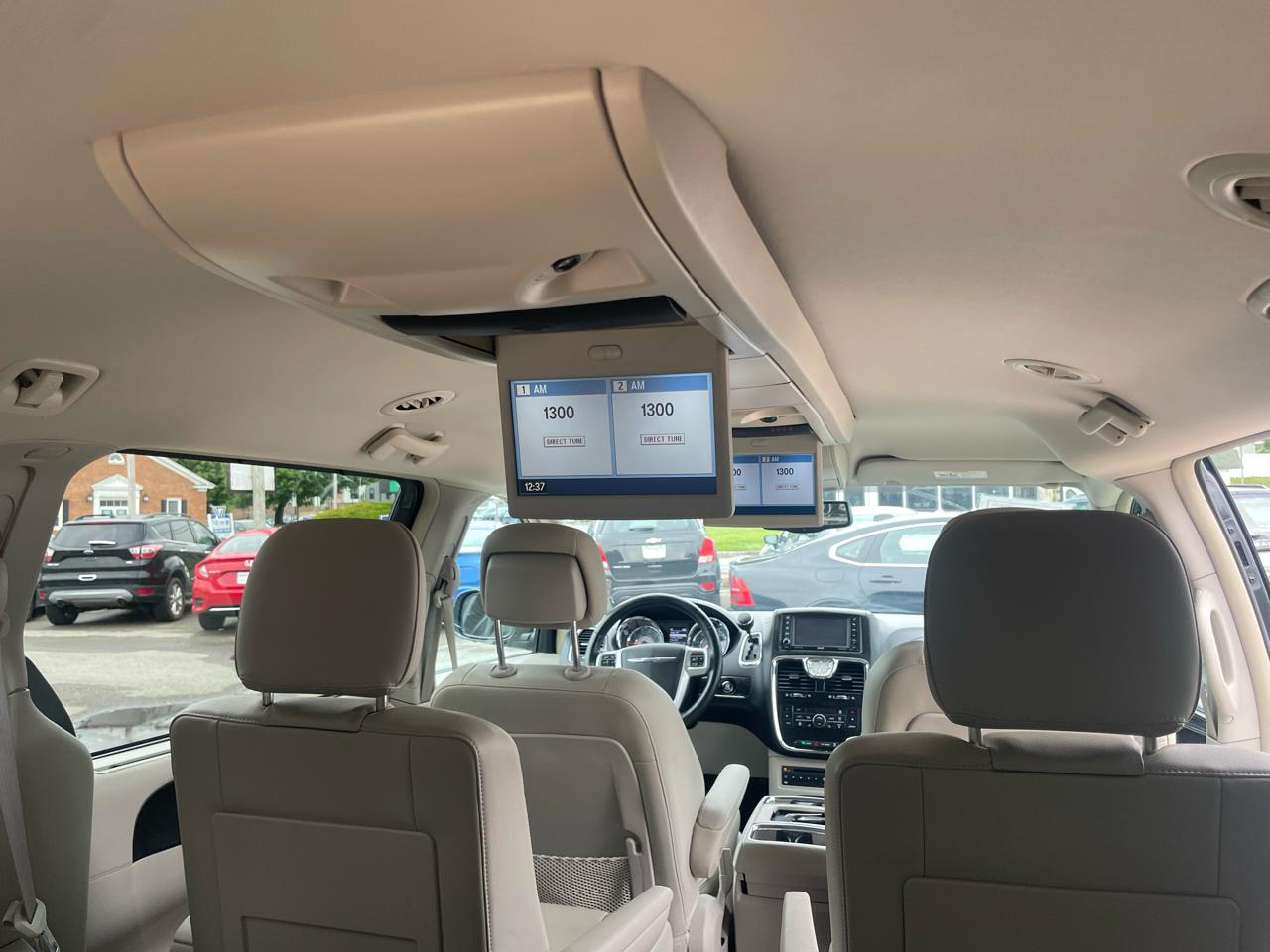 Chrysler Town & Country Touring-L 2013