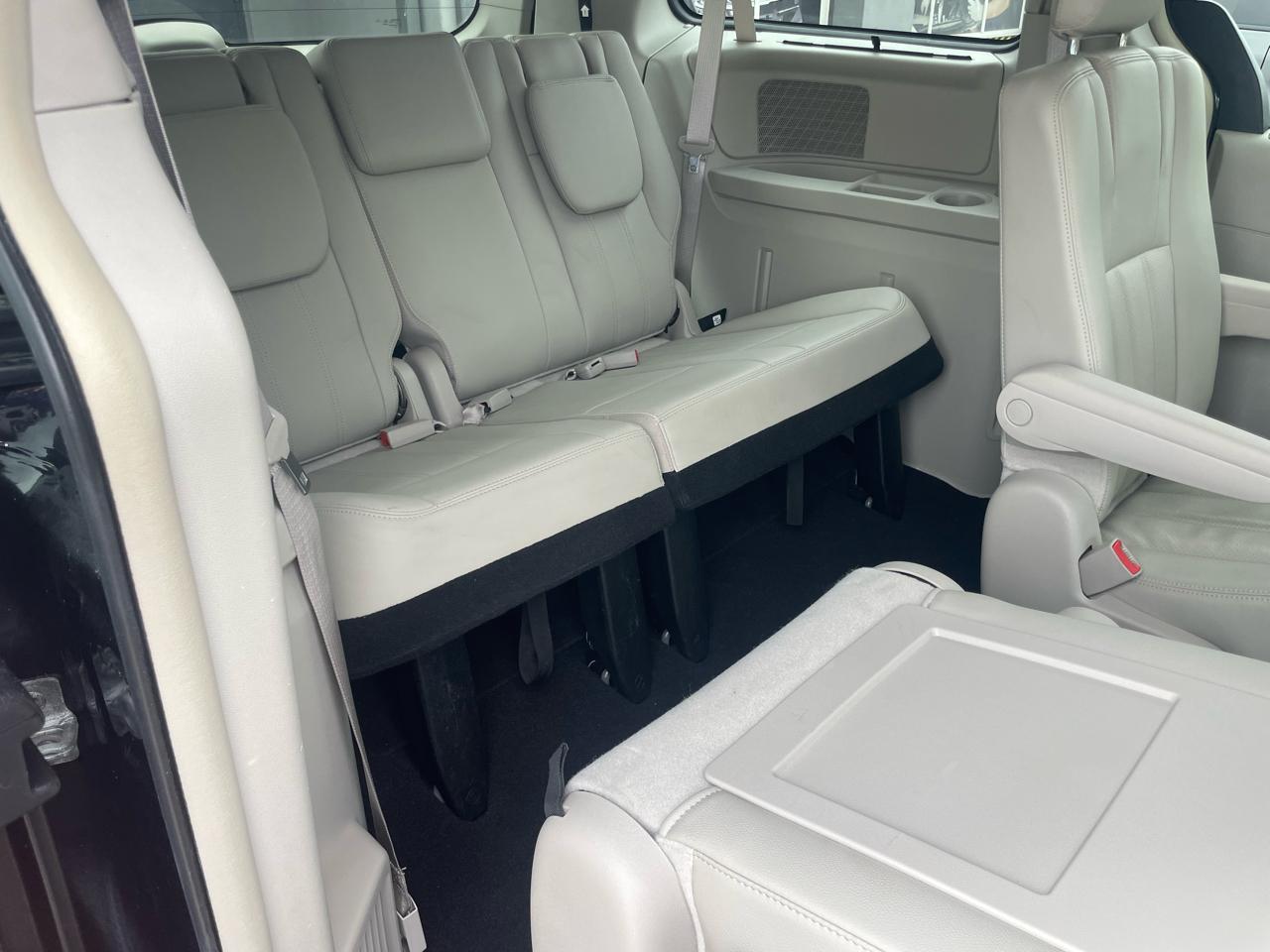 Chrysler Town & Country Touring-L 2013