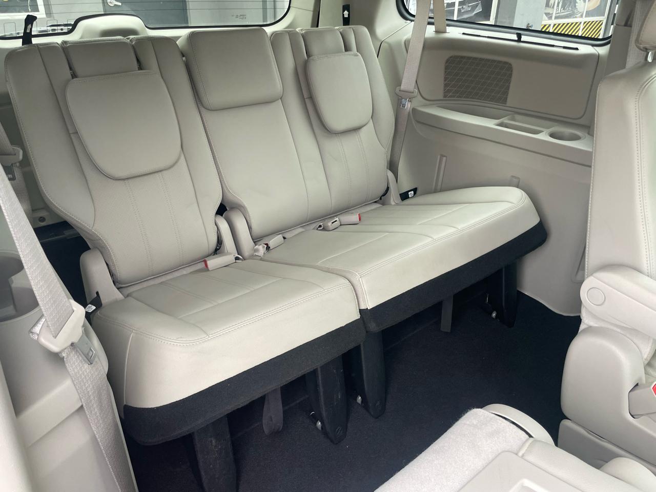Chrysler Town & Country Touring-L 2013