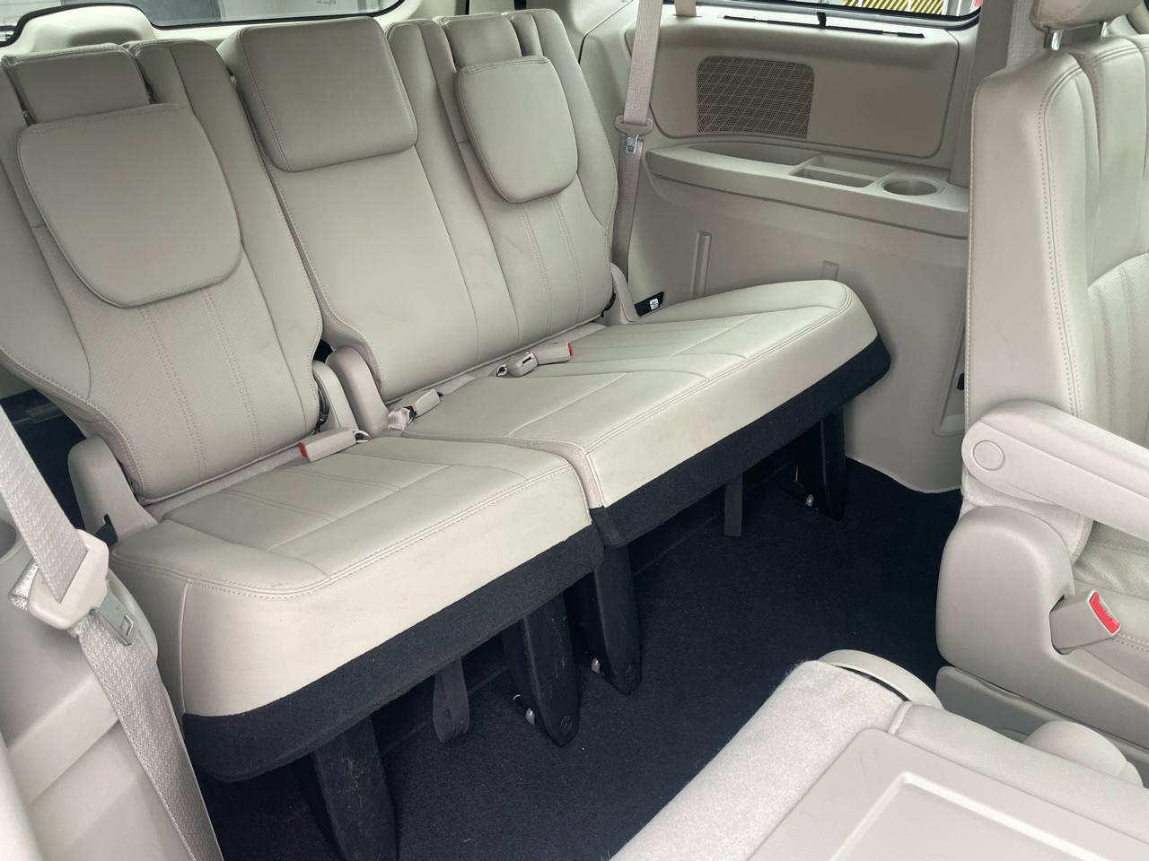 Chrysler Town & Country Touring-L 2013