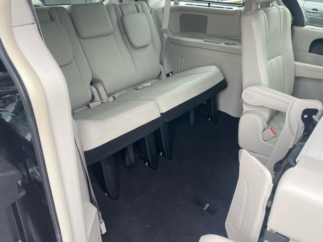 Chrysler Town & Country Touring-L 2013