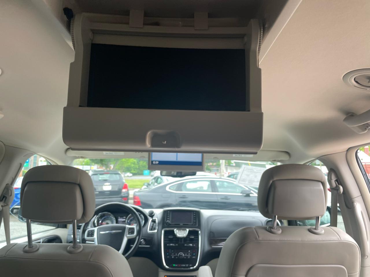 Chrysler Town & Country Touring-L 2013