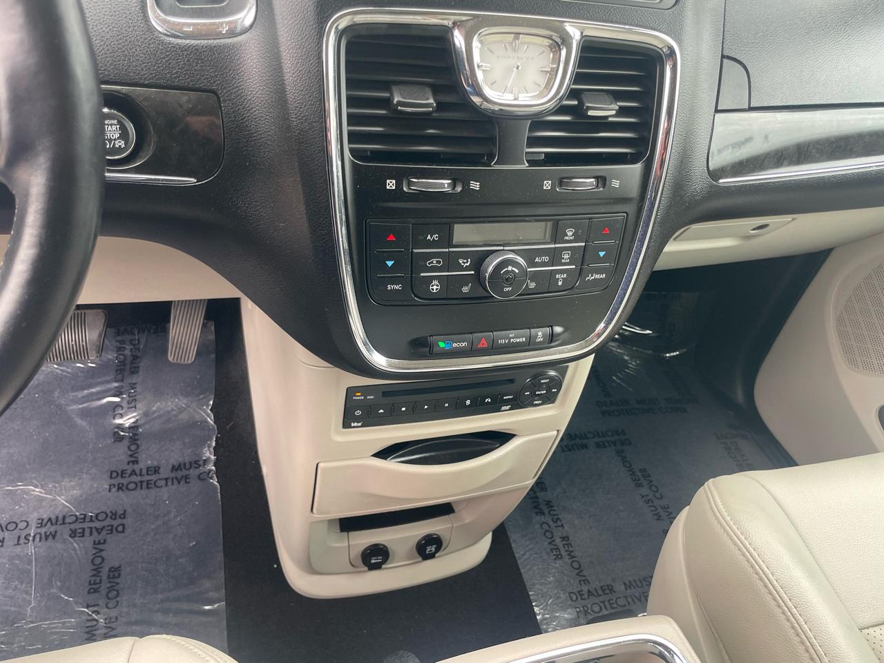 Chrysler Town & Country Touring-L 2013