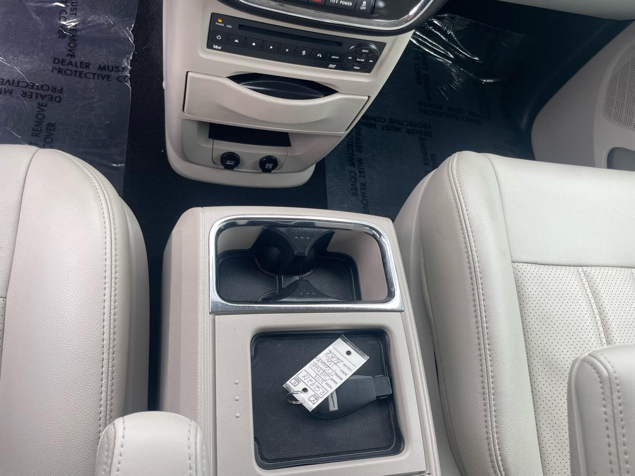 Chrysler Town & Country Touring-L 2013