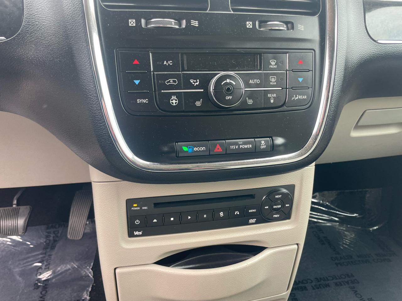 Chrysler Town & Country Touring-L 2013