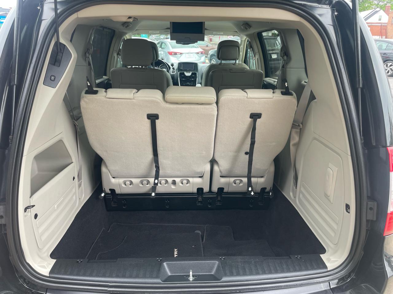 Chrysler Town & Country Touring-L 2013