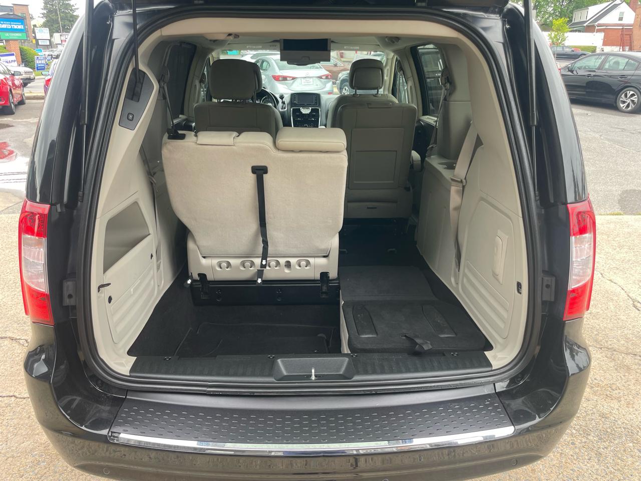 Chrysler Town & Country Touring-L 2013