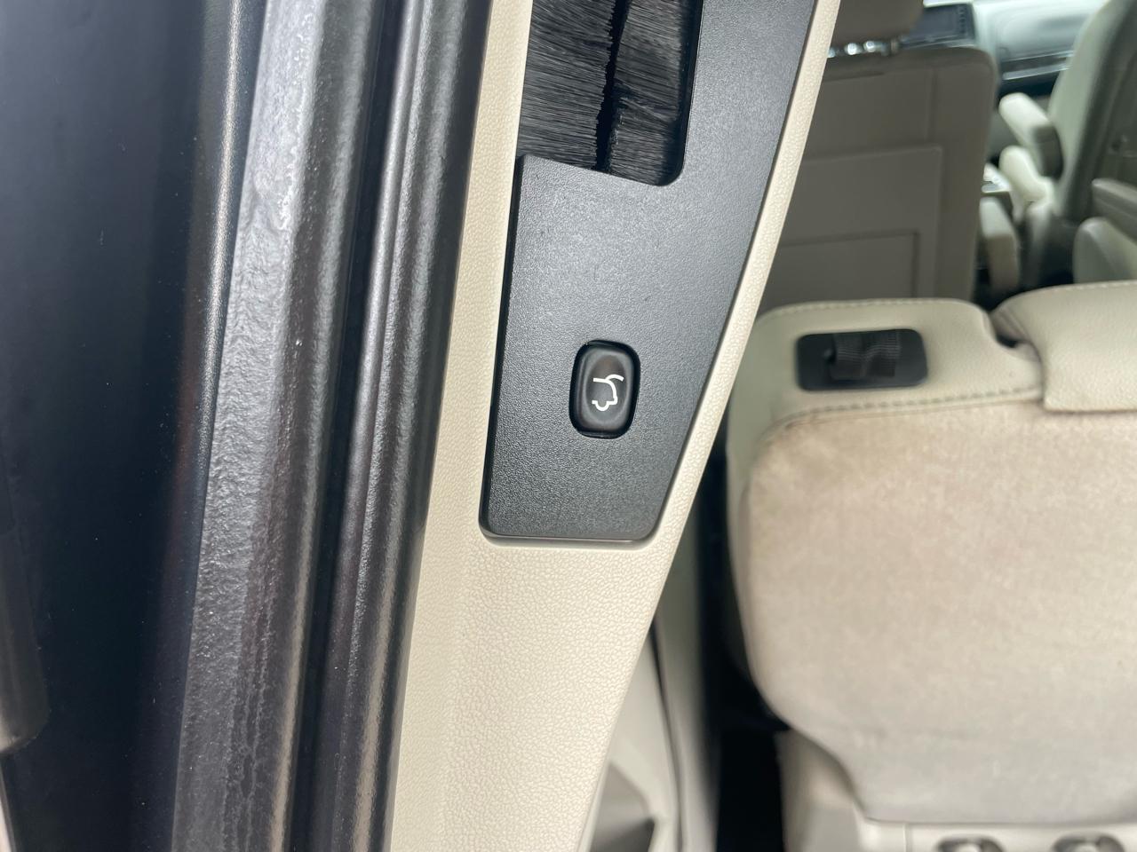 Chrysler Town & Country Touring-L 2013