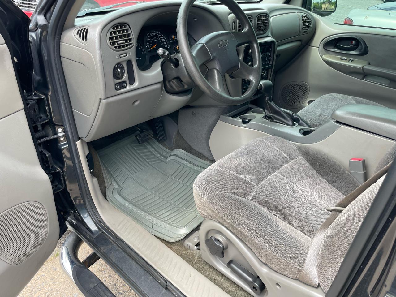 Chevrolet TrailBlazer LS 4WD 2004