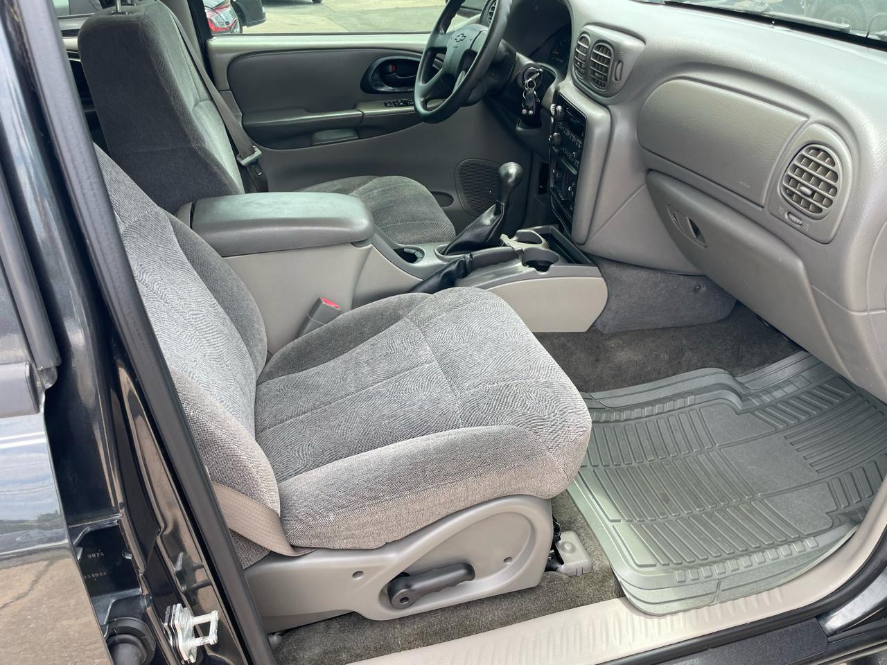 Chevrolet TrailBlazer LS 4WD 2004
