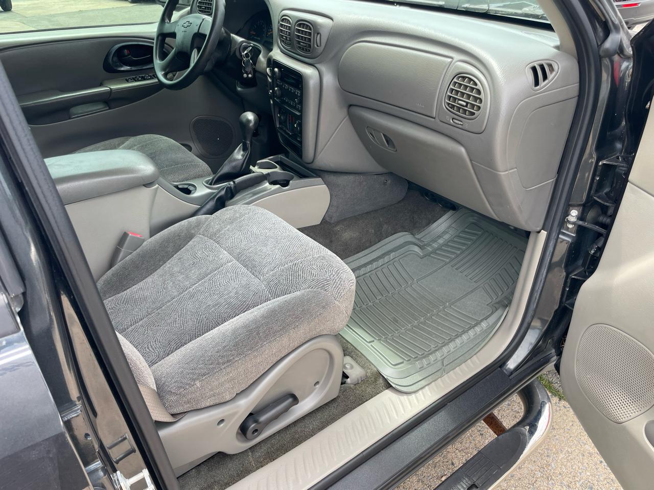 Chevrolet TrailBlazer LS 4WD 2004