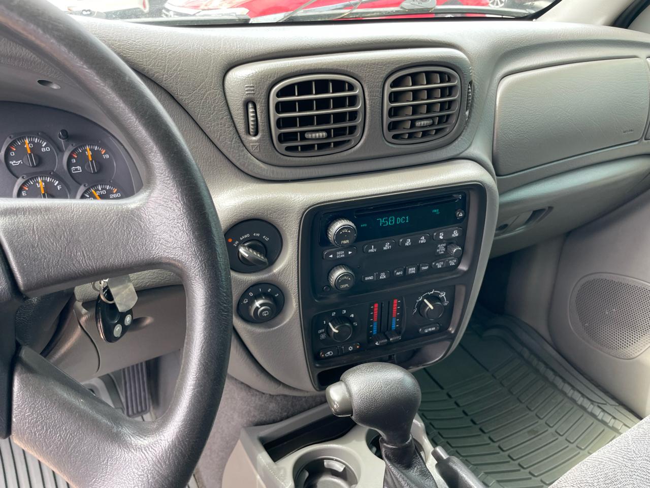 Chevrolet TrailBlazer LS 4WD 2004