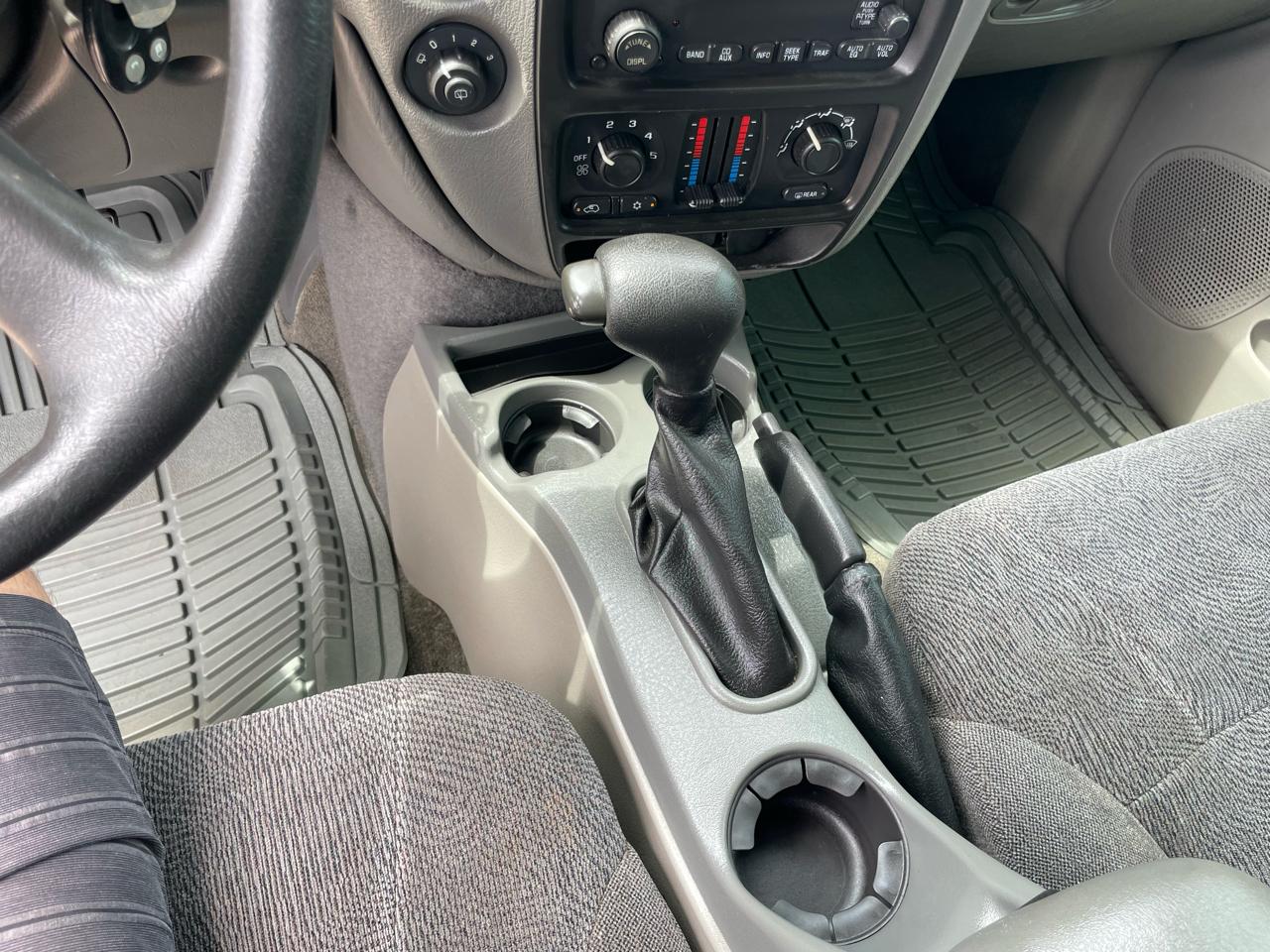 Chevrolet TrailBlazer LS 4WD 2004