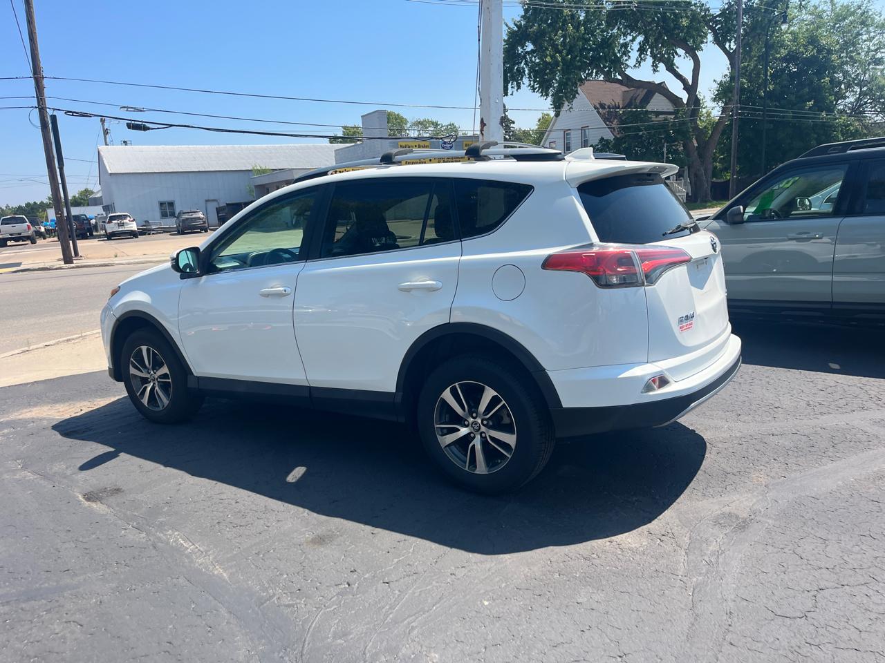 Toyota RAV4 XLE FWD 2017