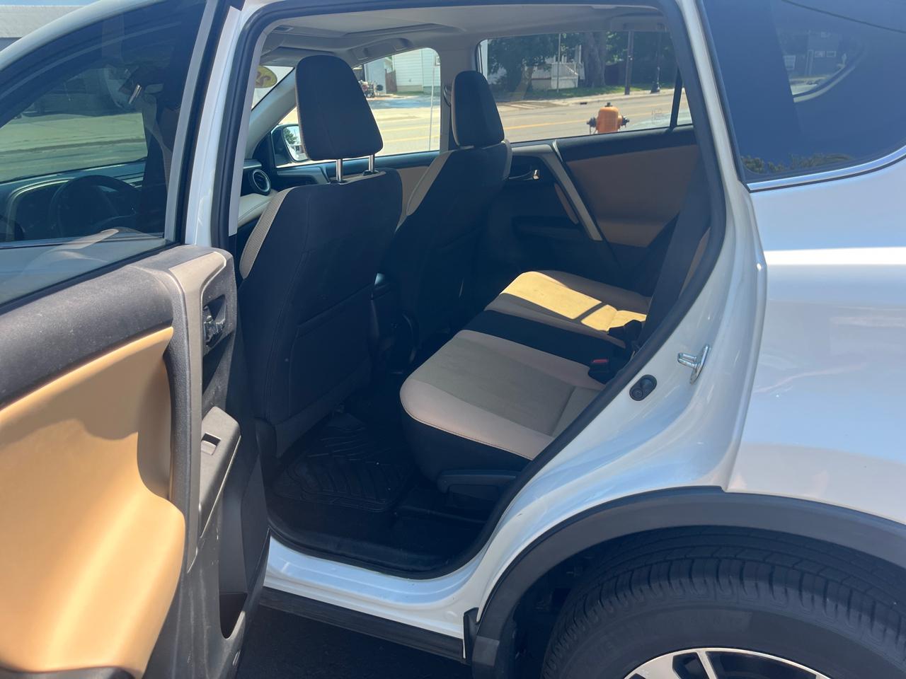 Toyota RAV4 XLE FWD 2017