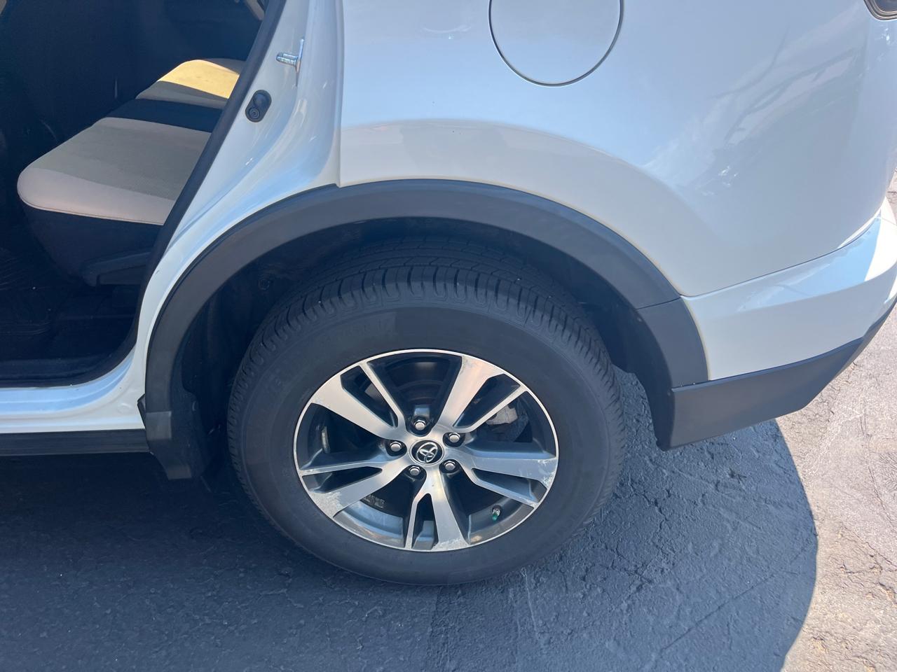 Toyota RAV4 XLE FWD 2017