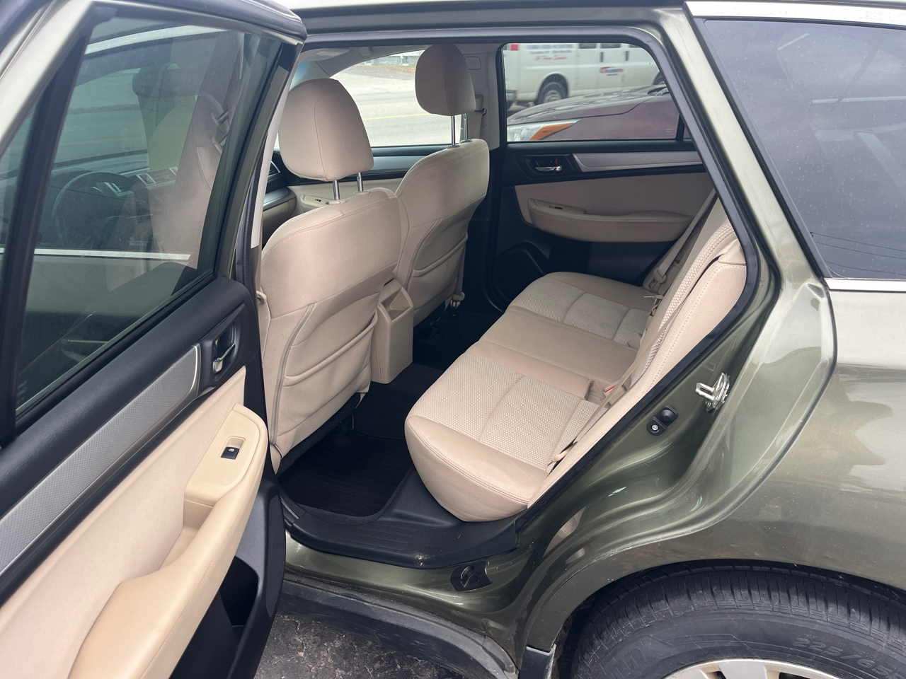 2016 Subaru Outback 2.5i Premium photo 3