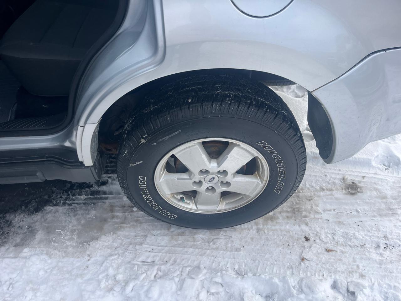 Ford Escape XLT 4WD 2012