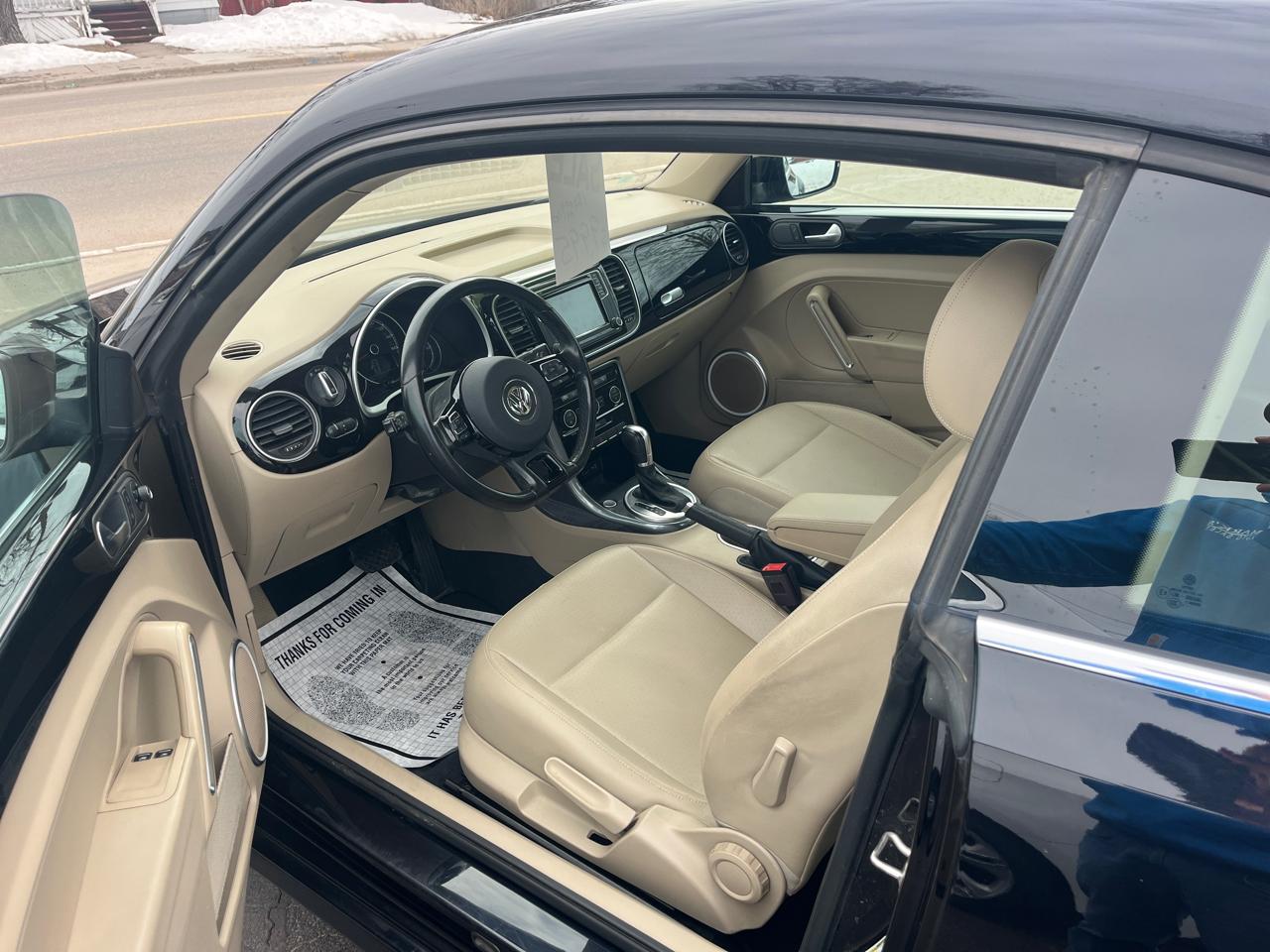 Volkswagen Beetle 2.0T SE 2018