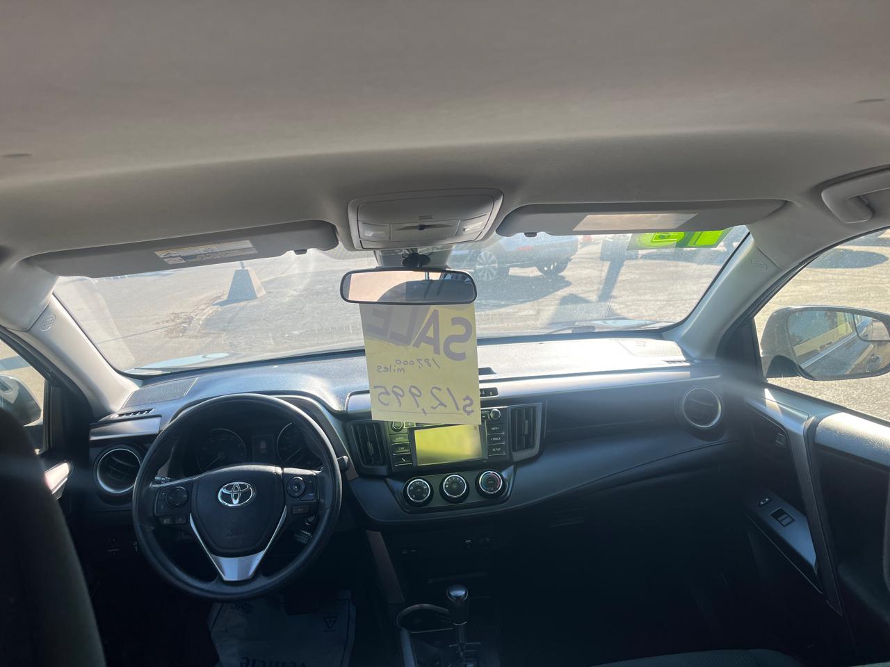 Toyota RAV4 LE AWD 2018