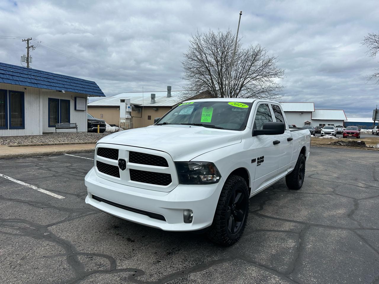 RAM 1500 Classic Tradesman Quad Cab 4WD 2019