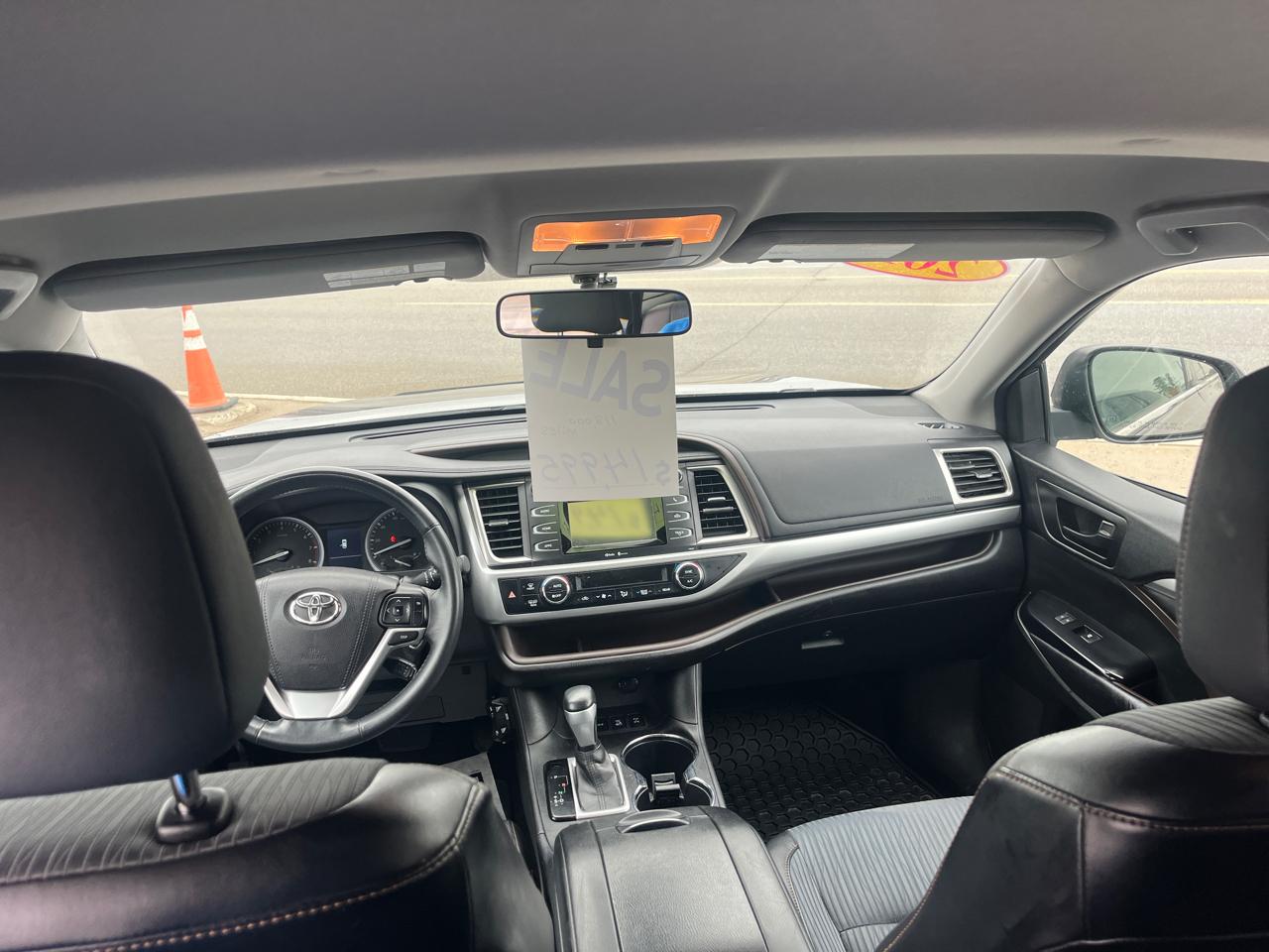 Toyota Highlander LE AWD V6 2015