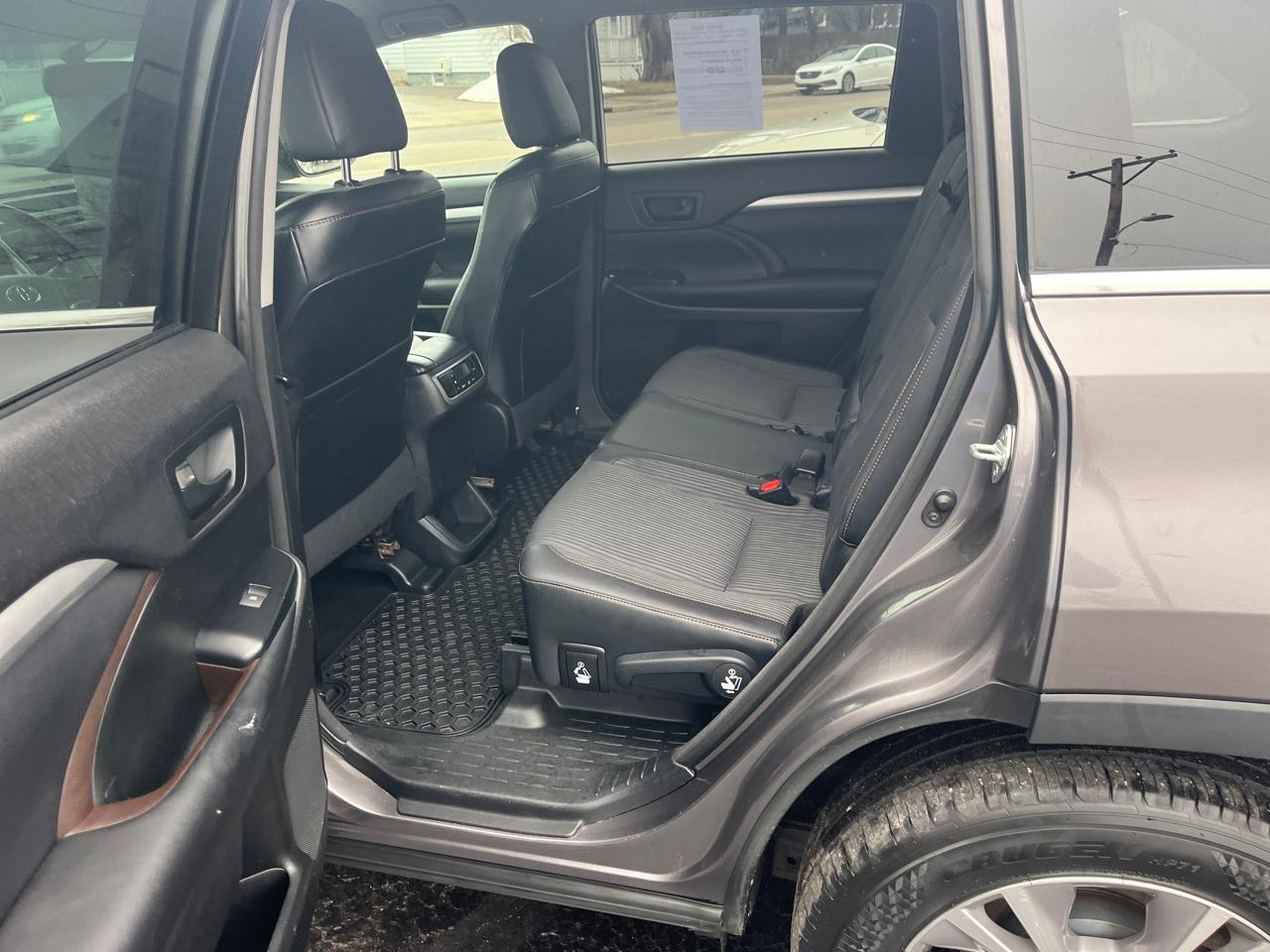 Toyota Highlander LE AWD V6 2015