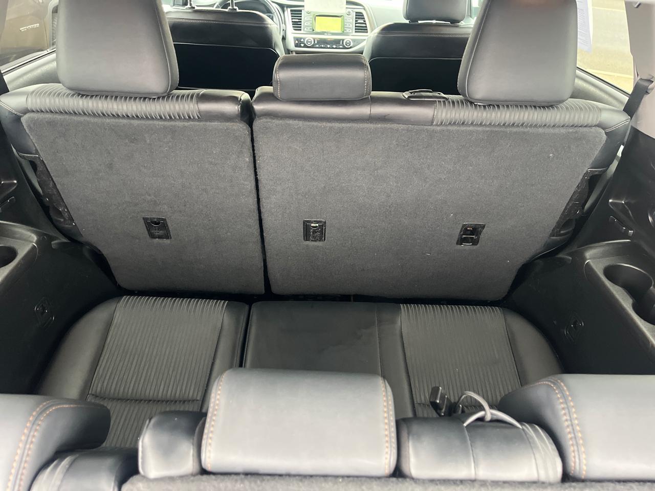 Toyota Highlander LE AWD V6 2015