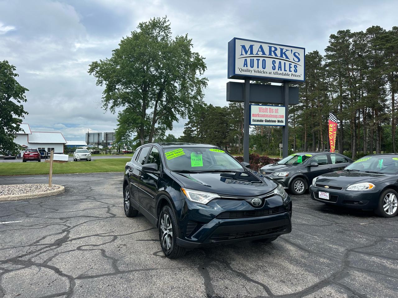 Toyota RAV4 LE AWD 2018