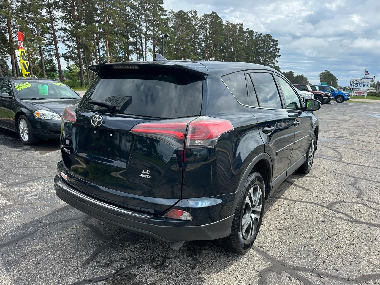 Toyota RAV4 LE AWD 2018