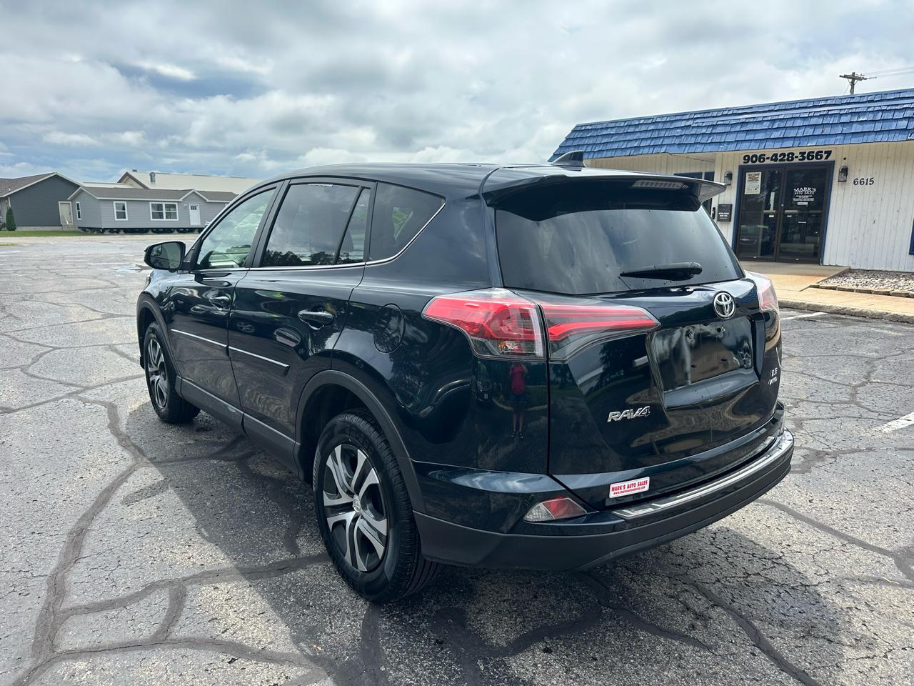 Toyota RAV4 LE AWD 2018