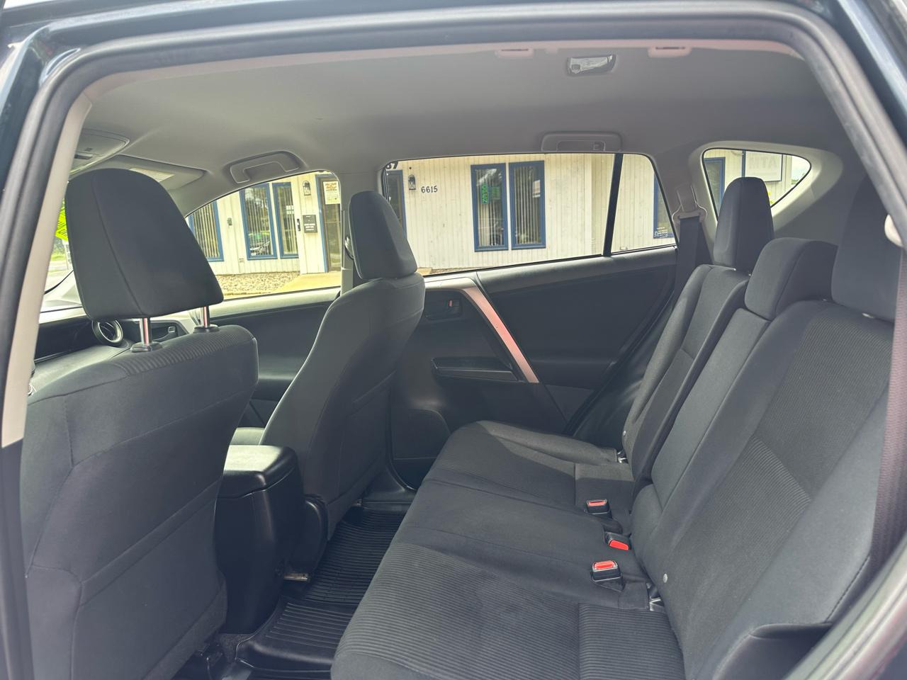 Toyota RAV4 LE AWD 2018