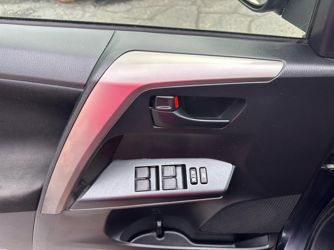 Toyota RAV4 LE AWD 2018