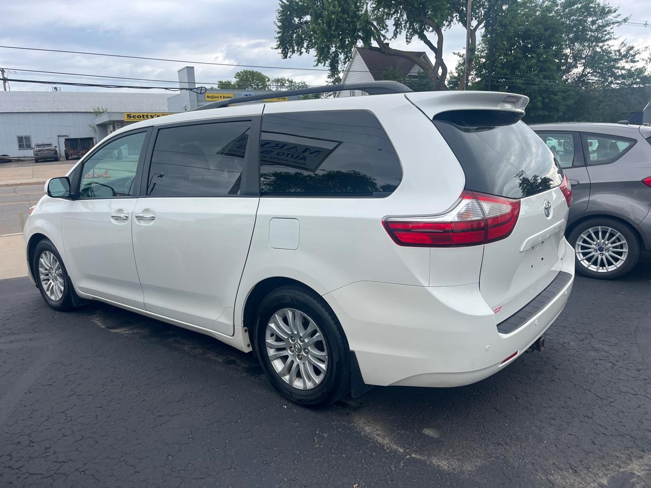 Toyota Sienna Limited Premium 7-Passenger 2017