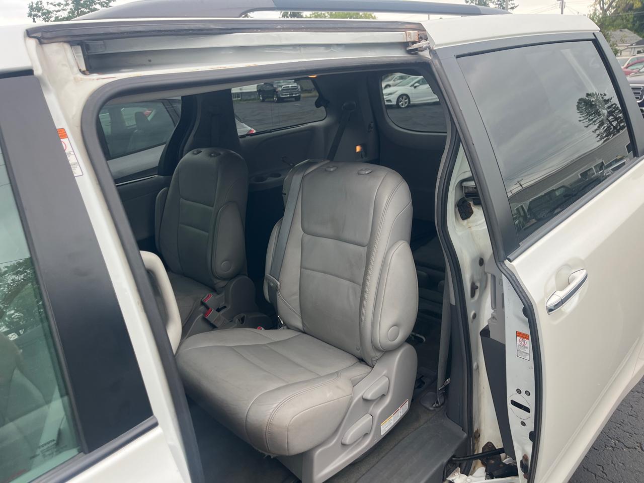 Toyota Sienna Limited Premium 7-Passenger 2017