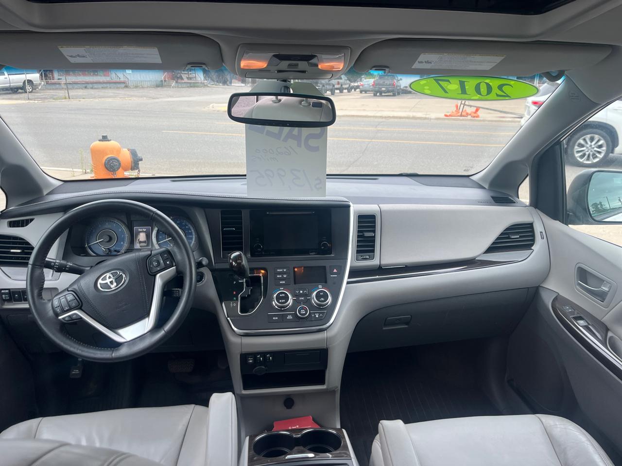 Toyota Sienna Limited Premium 7-Passenger 2017
