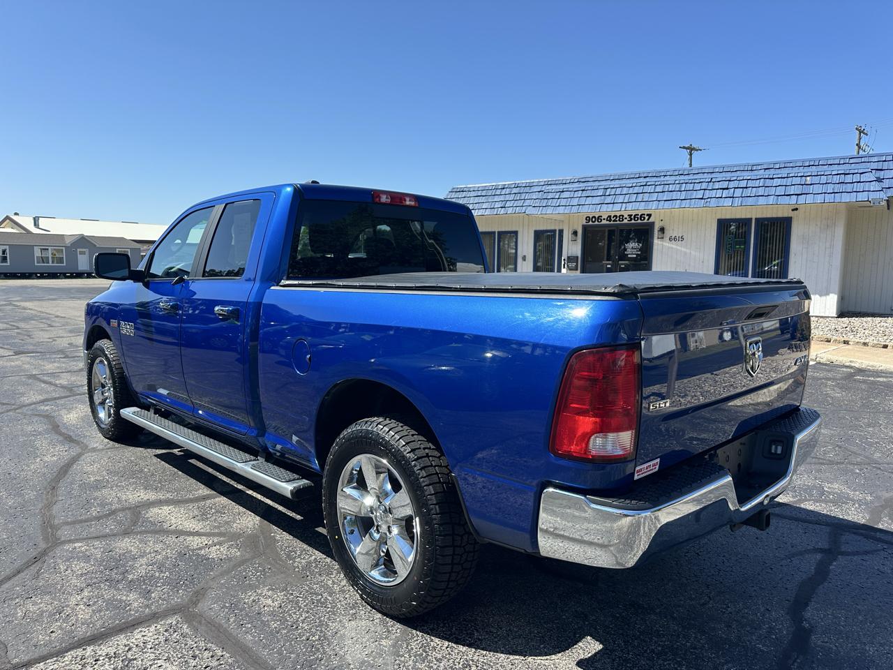 RAM 1500 SLT Quad Cab 4WD 2017