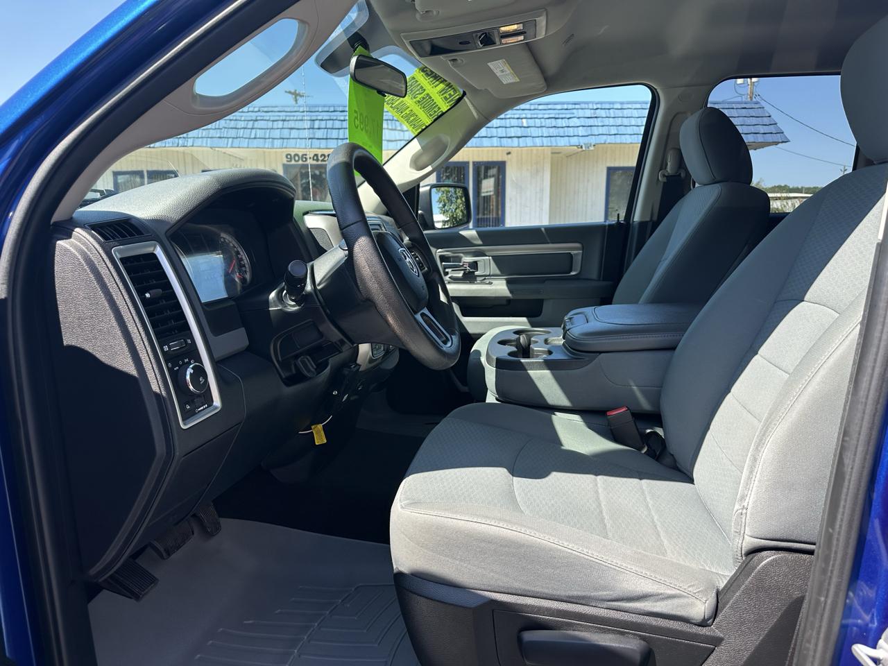 RAM 1500 SLT Quad Cab 4WD 2017