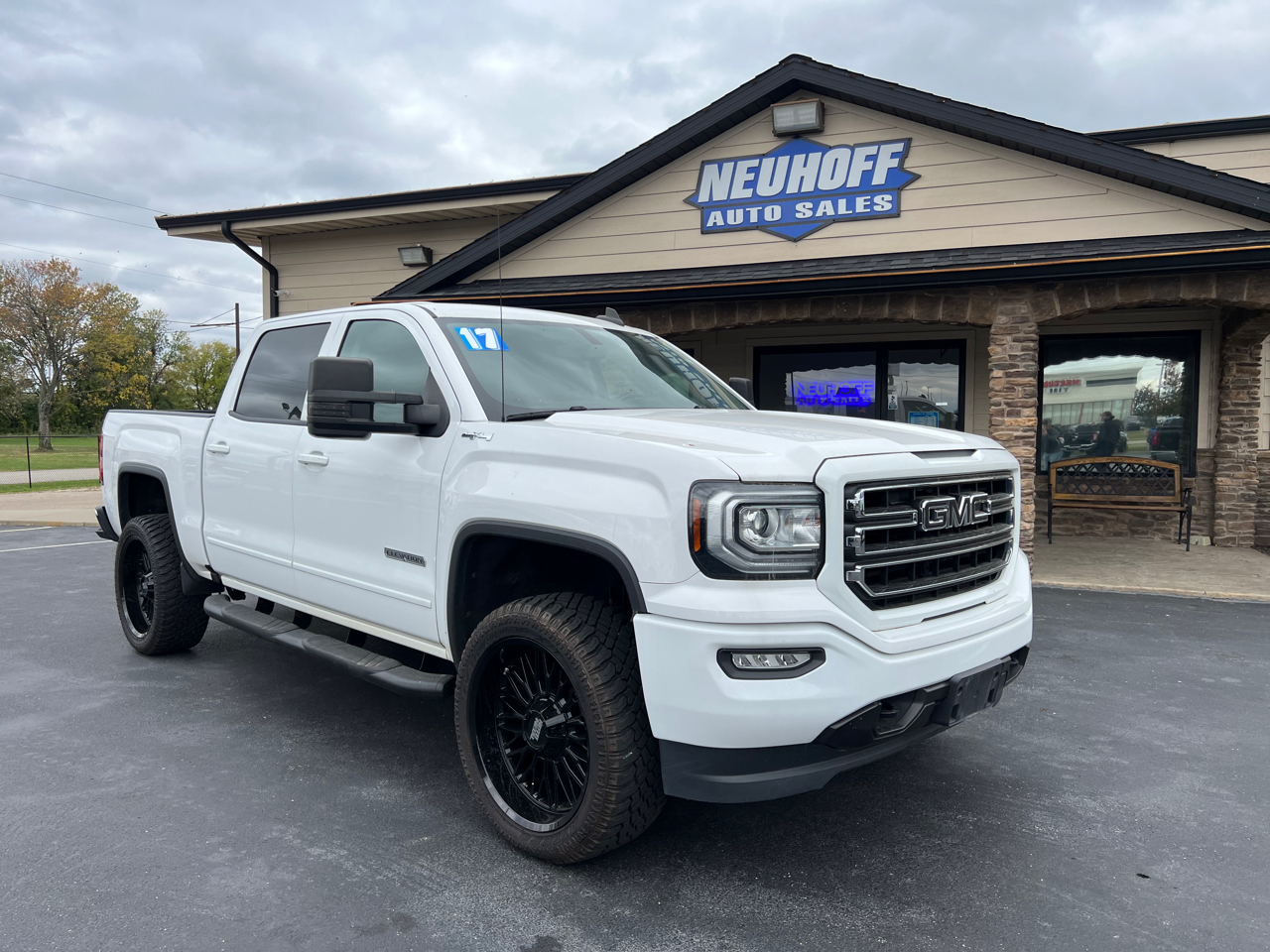 2017 GMC Sierra 1500 4WD Crew Cab 143.5" SLE