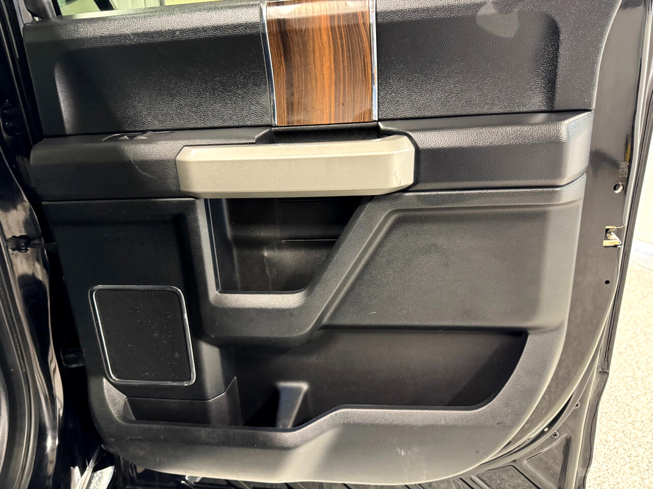 2016 Ford F-150 Lariat photo 8