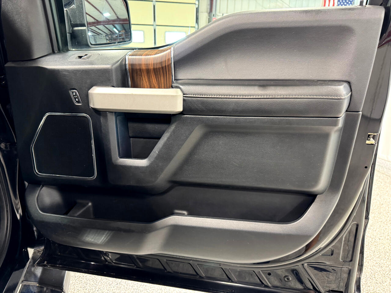 2016 Ford F-150 Lariat photo 9
