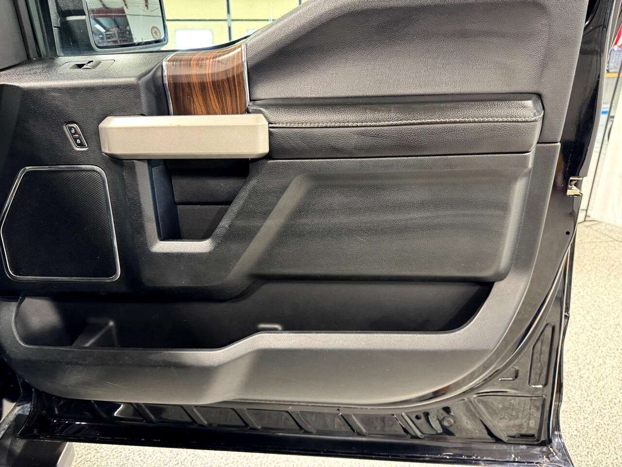 2016 Ford F-150 Lariat photo 10
